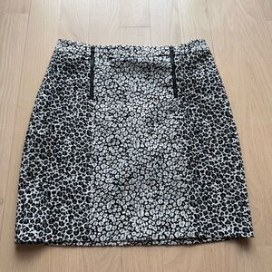 Ann Taylor Size 6 Straight and Pencil Skirt Polyester Cheetah Print Double Zip